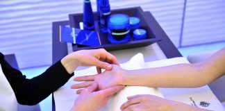 Covid, il dermatologo: “Per l’igiene delle mani, usare prodotti rispettosi della pelle”