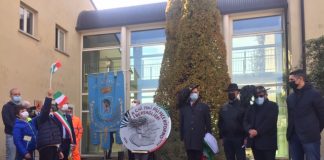 Curtatone, i bambini animano la cerimonia del IV novembre. Scoperto il cippo dei bersaglieri e premiato il militare che salvò tre persone in mare