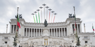 Mattarella all’Altare della Patria: fratellanza tra cittadini e militari
