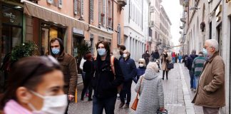 Covid Italia, Rasi: “Virus diventerà endemico grazie a vaccino e a nuovi farmaci”