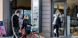 Covid, netto aumento di incidenza e ricoveri nel mantovano. Green pass 9 mesi e terza dose ora, piano contro contagi