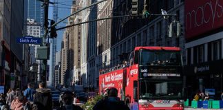 Covid oggi Usa, aumento contagi ma calano i morti