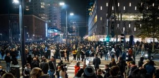 Covid Olanda, rivolte a Rotterdam contro lockdown