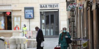 Covid oggi Italia, Pregliasco: “Meno cene per abbassare curva contagi”
