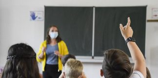 Terza dose, Sileri: “Si alla corsia preferenziale per i docenti”