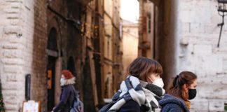 Covid, Di Perri: “Numeri salgono ma bene se con vaccino effetto sarà un sesto rispetto a 2020”