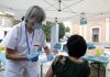 Covid oggi Italia, contagi su. Terza dose e vaccino 5-11 anni: news