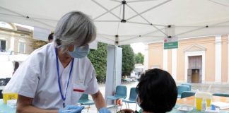 Covid oggi Italia, contagi su. Terza dose e vaccino 5-11 anni: news
