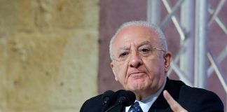 Covid, De Luca: “Da no vax intollerabile atteggiamento neomedievale”
