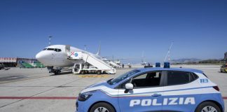 Clandestini e con precedenti penali: rimpatriati dagli agenti della Questura