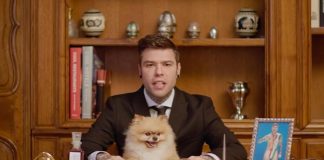 Fedez, discesa in campo alla Berlusconi: “Vota Disumano” – Video