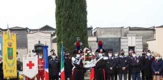 Omaggio floreale al cimitero comunale di Viadana per il Tenente Merlino rimasto vittima a Nassiriya