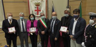 Un lungo applauso per il Virgilio d’Oro al Poma: il premio 2020 consegnato ai sanitari, a Protti e a Sessi