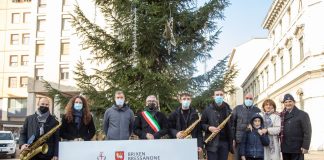 Inaugurato in piazza Martiri l’albero di Natale donato dal Comune di Bressanone