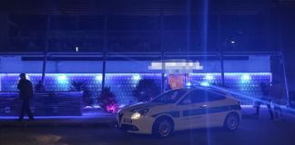 Trasforma il bar in una discoteca: 300 ragazzi ammassati nel locale, denunciato e multato il gestore