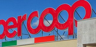 Ruba al centro commerciale “La Favorita”: bloccata alle casse. Denunciata