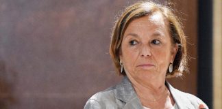 Variante Omicron, Lamorgese: “Terza dose ancora più importante”