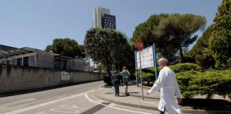 Covid Napoli, muore mamma 26enne. Due mesi fa morta figlia neonata
