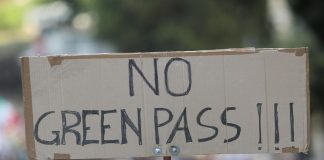 No Green pass Milano, arrestato durante corteo condannato a 11 mesi
