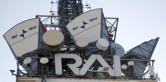 Napoli, servizio su occupazioni case: aggredita troupe Rai