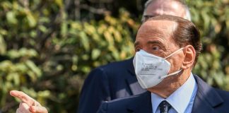 Covid, Berlusconi: “Varianti pericolose, inaccettabile rifiuto del vaccino”