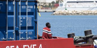 Migranti, Sea Eye 4 in porto a Trapani: sbarcheranno in 800