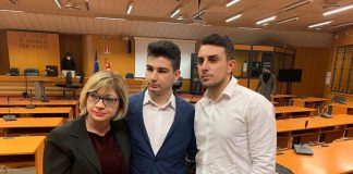 Uccise il padre per difendere la madre, assolto: “Il fatto non costituisce reato”