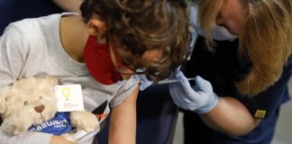 Covid, pediatra: “Virus più temibile di miocarditi, sì a vaccino under 12”