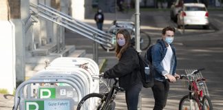 Covid oggi Austria, oltre 300 in terapia intensiva: scattano restrizioni