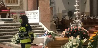 Ai funerali di Viviana le accuse della sorella: “Su di te luridi pettegolezzi”
