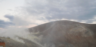 Il parroco di Vulcano: “Non abbiamo paura ma c’è apprensione”