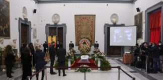 Wertmuller, aperta la camera ardente in Campidoglio
