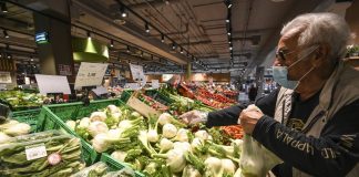 A novembre l’inflazione accelera ancora, +3,7% su base annua