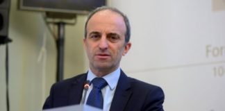 Covid, Signorelli “Niente abbracci. Al cenone non invitate Omicron”