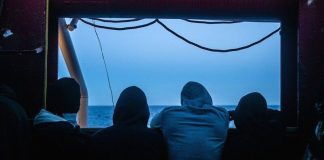 Nave Geo Barents con 558 migranti a bordo diretta in Sicilia
