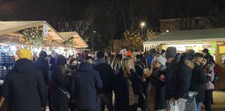 Tra i negozi del centro e i Mercatini a Mantova decolla lo shopping natalizio