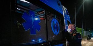 Incidente sul lavoro a Suzzara: macchinario cade, feriti due operai