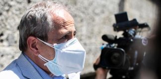 Obbligo vaccinale, Crisanti: “Senza sanzioni è perdita di tempo”