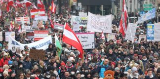 Austria, in 44mila in piazza contro l’obbligo vaccinale