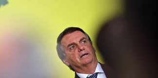 Covid Brasile, Bolsonaro indagato per fake news dopo parole su vaccini e Aids