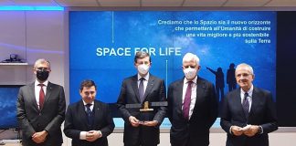 Colao visita Thales Alenia Space a Roma e ‘saluta’ nuovo Cosmo SkyMed