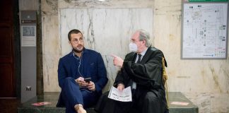 Fabrizio Corona ai domiciliari per un anno: “Deve curarsi”