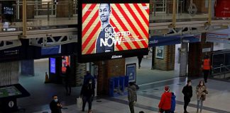 Variante Omicron, lockdown Olanda. Scienziati Gb: misure o crisi