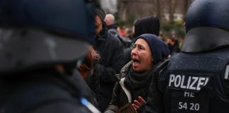 Covid oggi Germania, polizia interviene contro no vax in Sassonia