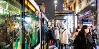 Scuola, “bus fantasma e continuamente in ritardo in classe”, le denunce da Roma a Milano
