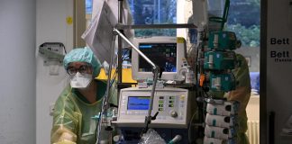 Covid oggi Italia, il report: aumentano contagi, ricoveri e morti