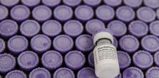 Variante Omicron buca due dosi Pfizer, ma il booster ripristina l’attività neutralizzante