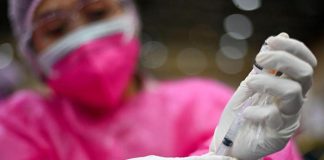 Variante Omicron, Ema: “Non sappiamo se servirà nuovo vaccino”