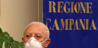 Covid oggi Campania, vietate feste in locali: l’ordinanza di De Luca
