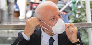 Variante Omicron, De Luca: “Dati Campania da zona arancione”